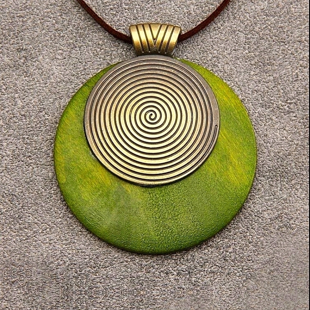 Bohemian Style Necklace Green Medallion round Pendant Necklace Boho Jewelry - Picture 5 of 7